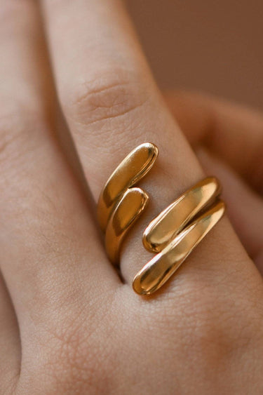 18K Gold Plated Waterproof Stainless Steel Ring 7945 close-up showing the gold finish