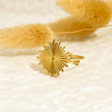 Fine Golden Ring With Sun Plate