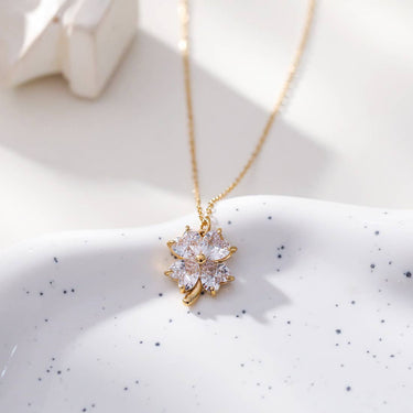 Gold Chain Necklace With Rhinestone Flower Pendant