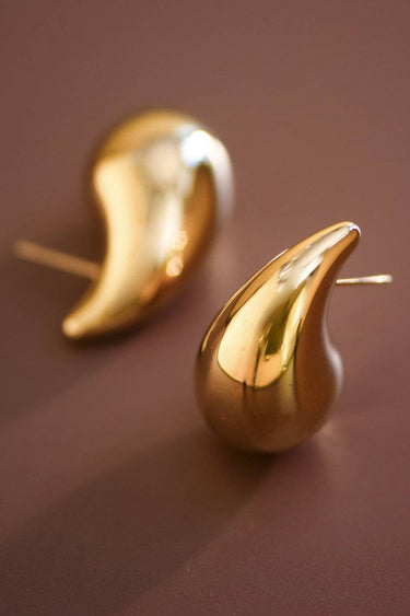 18K Gold Plated Waterproof Stainless Steel Stud Earrings 7080 close-up showing the curved gold design