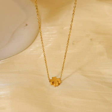 Gold Chain Necklace With Clover Pendant