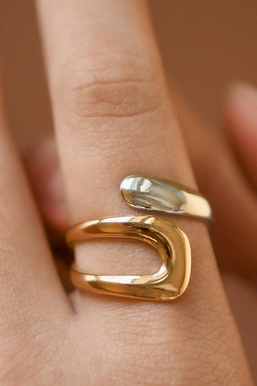18K Gold PVD Plated Waterproof Stainless Steel Ring 7929 close-up showing the gold finish