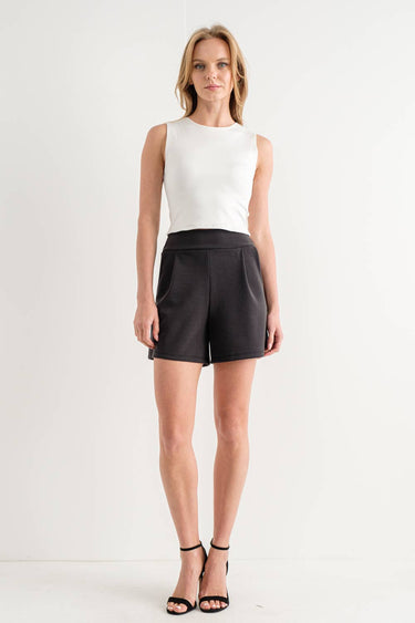 CREW NECK SLEEVELESS CROPPED TOP