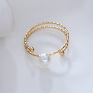 Wavy Gold Fine Line Ring with Pearl