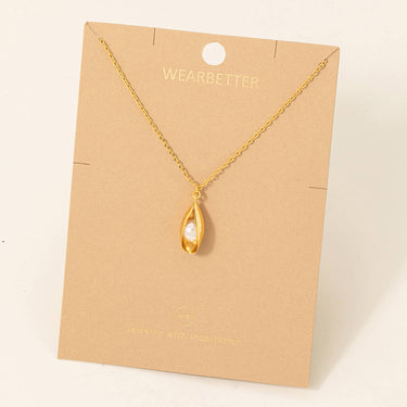 Pearl Shell Pendant Necklace