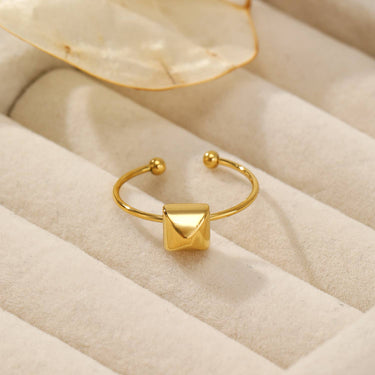 Adjustable Gold Ring with stud
