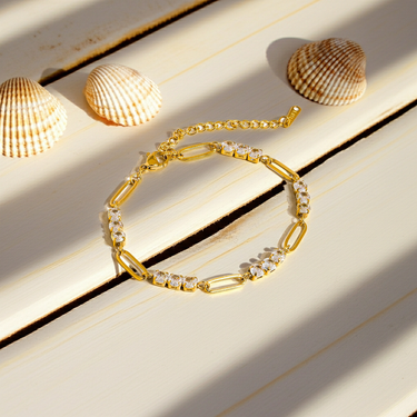 18K gold non-tarnish rhinestone chain bracelet close-up