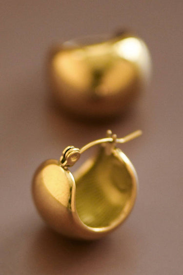 18K Gold Plated Waterproof Stainless Steel Hoop Earrings 7463 close-up highlighting the polished gold finish