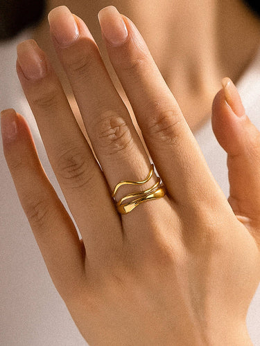 18K gold non-tarnish abstract ring close-up