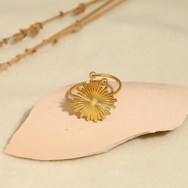 Fine Golden Ring With Sun Plate