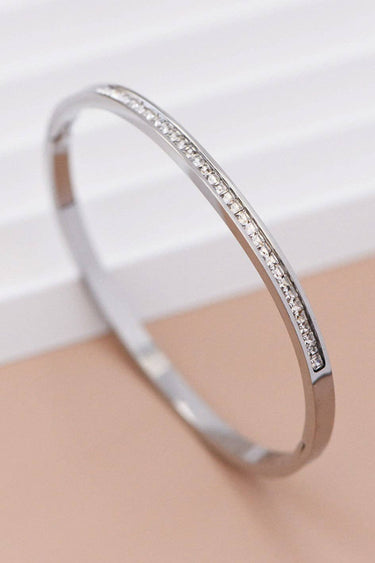 Tarnish-Resistant Waterproof Stainless Steel Bangle 7040 close-up showing the slim polished metal design