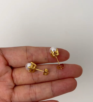 Adona - Classic White Pearl Studs